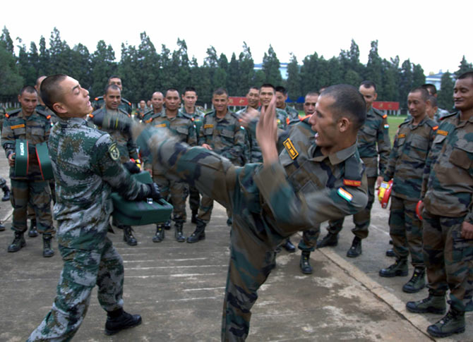 5 चीनी से भिड़ा 1 भारतीय सपूत, कमांडिंग अफसर के शहीद होते ही जवानों ने 18 चीनियों की गर्दन तोड़ी