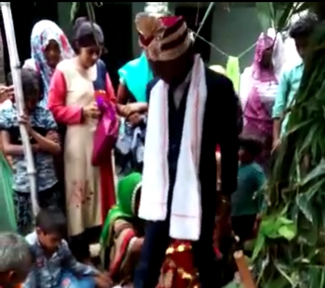 अनपढ़ था बेटा पिता ने कायम की मिशाल, पुतले से करा दी बेटे की शादी, देखें तस्वीरें
