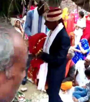 अनपढ़ था बेटा पिता ने कायम की मिशाल, पुतले से करा दी बेटे की शादी, देखें तस्वीरें
