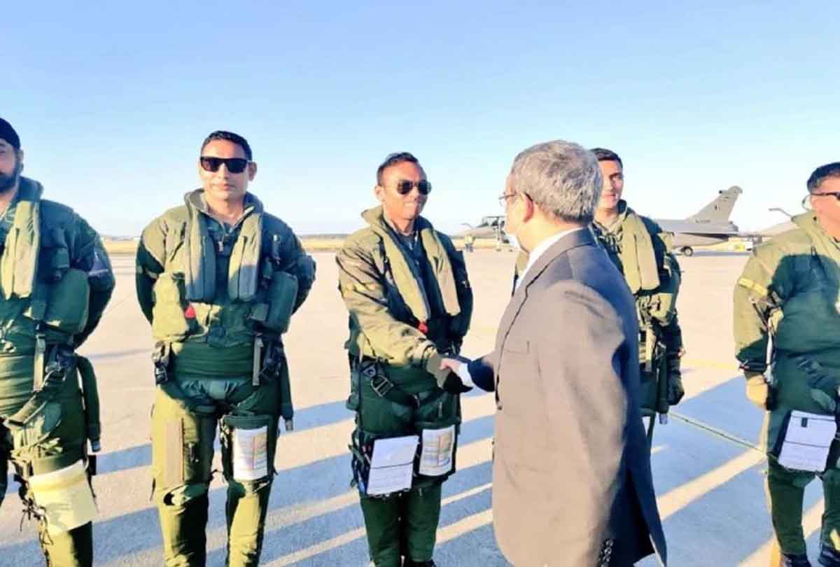 राफेल विमानों के पहले बैच को लेकर आ रहे ये भारतीय जांबाज, जाने कौन हैं वो