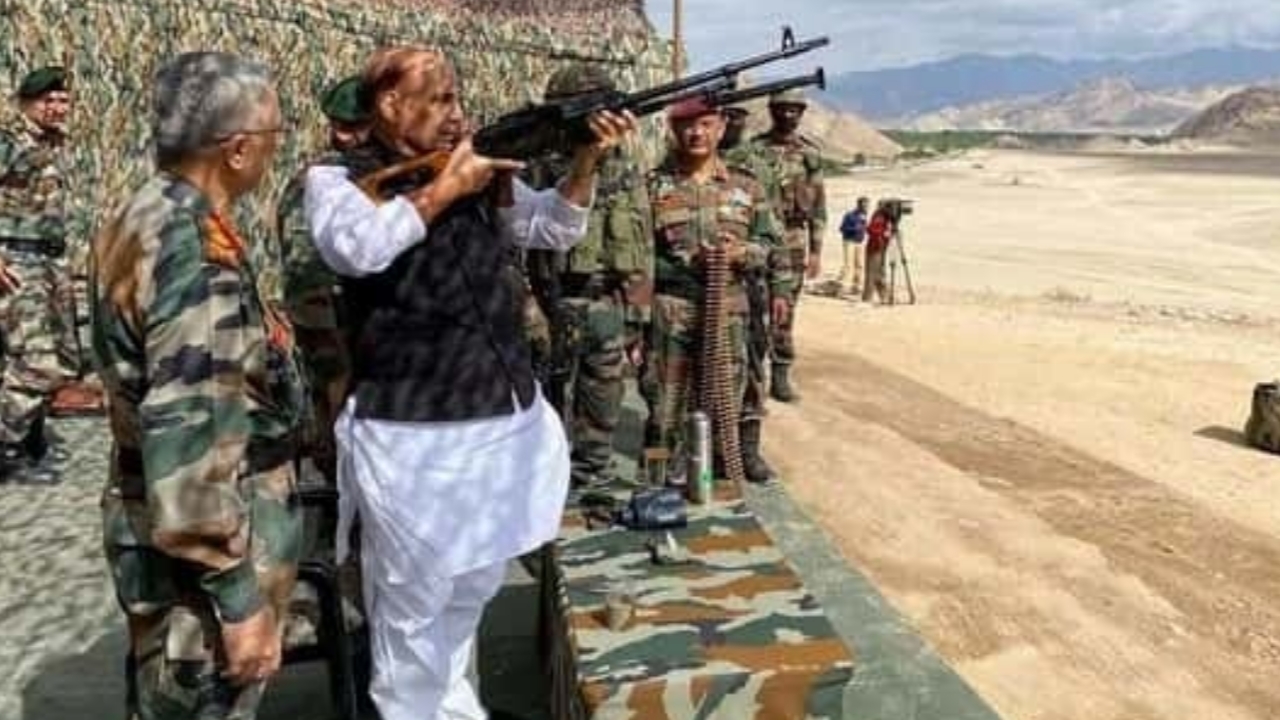 चीन सीमा पर पहुंचे रक्षामंत्री राजनाथ सिंह, जाने उनके पहुंचने की वजह