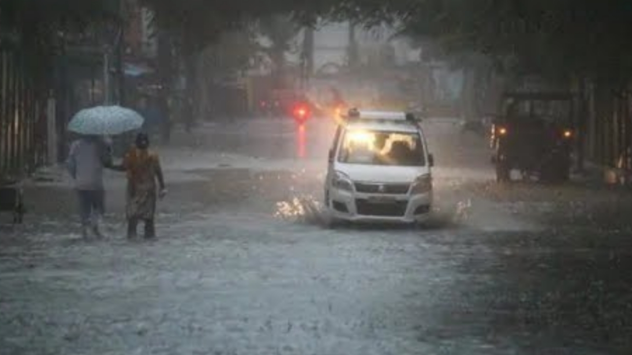 उत्तर प्रदेश के इन जिलों में अगले 3 घंटो में हो सकती है भारी बारिश, मौसम विभाग ने जारी किया अलर्ट