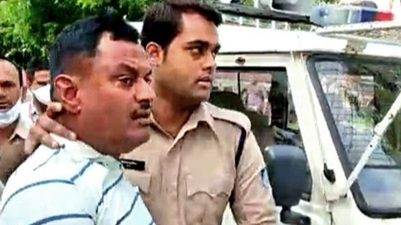 किसे मिलेगी विकास दुबे को पकड़वाने की 5 लाख इनामी राशि, सामने आया नाम, लम्बी है लिस्ट