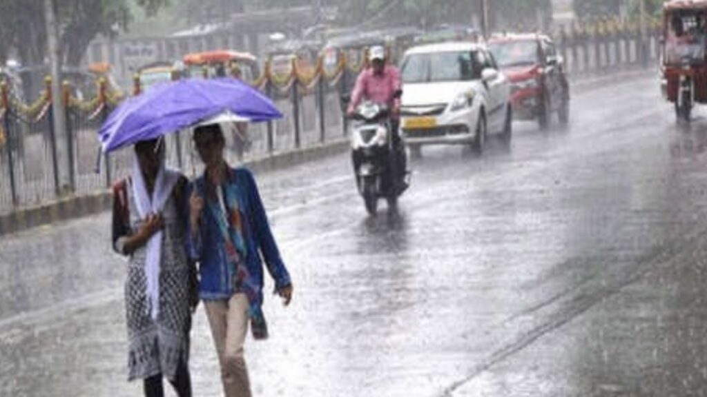 आज का मौसम: मौसम विभाग की चेतावनी दिल्ली, उत्तर प्रदेश समेत इन राज्यों में होगी मूसलाधार बारिश, रहे सचेत