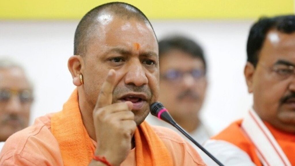 गोरखपुर कांड: मुख्यमंत्री योगी आदित्यनाथ ने लगा दी पुलिस अफसरों की क्लास, अपराधियों के खिलाफ Nsa लगाने की बात