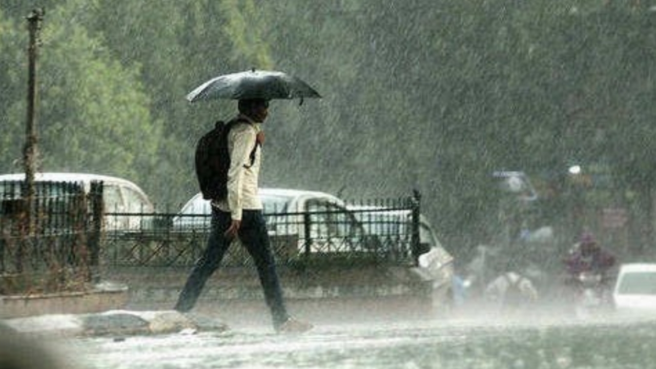 आज का मौसम : 24 घंटे में इन राज्यों में चलेंगी चक्रवर्ती हवाएं, यहाँ होगी मूसलाधार बारिश