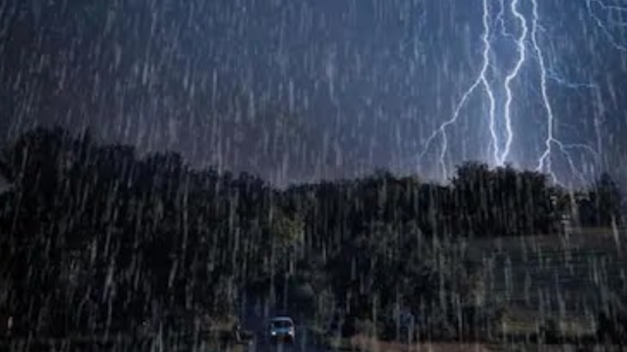 आज का मौसम : 24 घंटे में इन राज्यों में चलेंगी चक्रवर्ती हवाएं, यहाँ होगी मूसलाधार बारिश