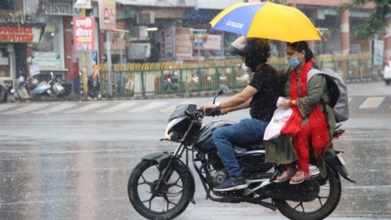 आज का मौसम : 24 घंटे में इन राज्यों में चलेंगी चक्रवर्ती हवाएं, यहाँ होगी मूसलाधार बारिश