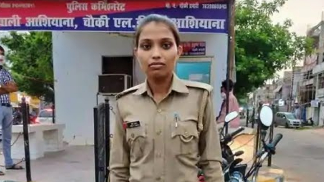 लॉकडाउन में दरोगा जी कर रहे थे ऑन ड्यूटी मस्ती, महिला कांस्टेबल ने लगा दी क्लास