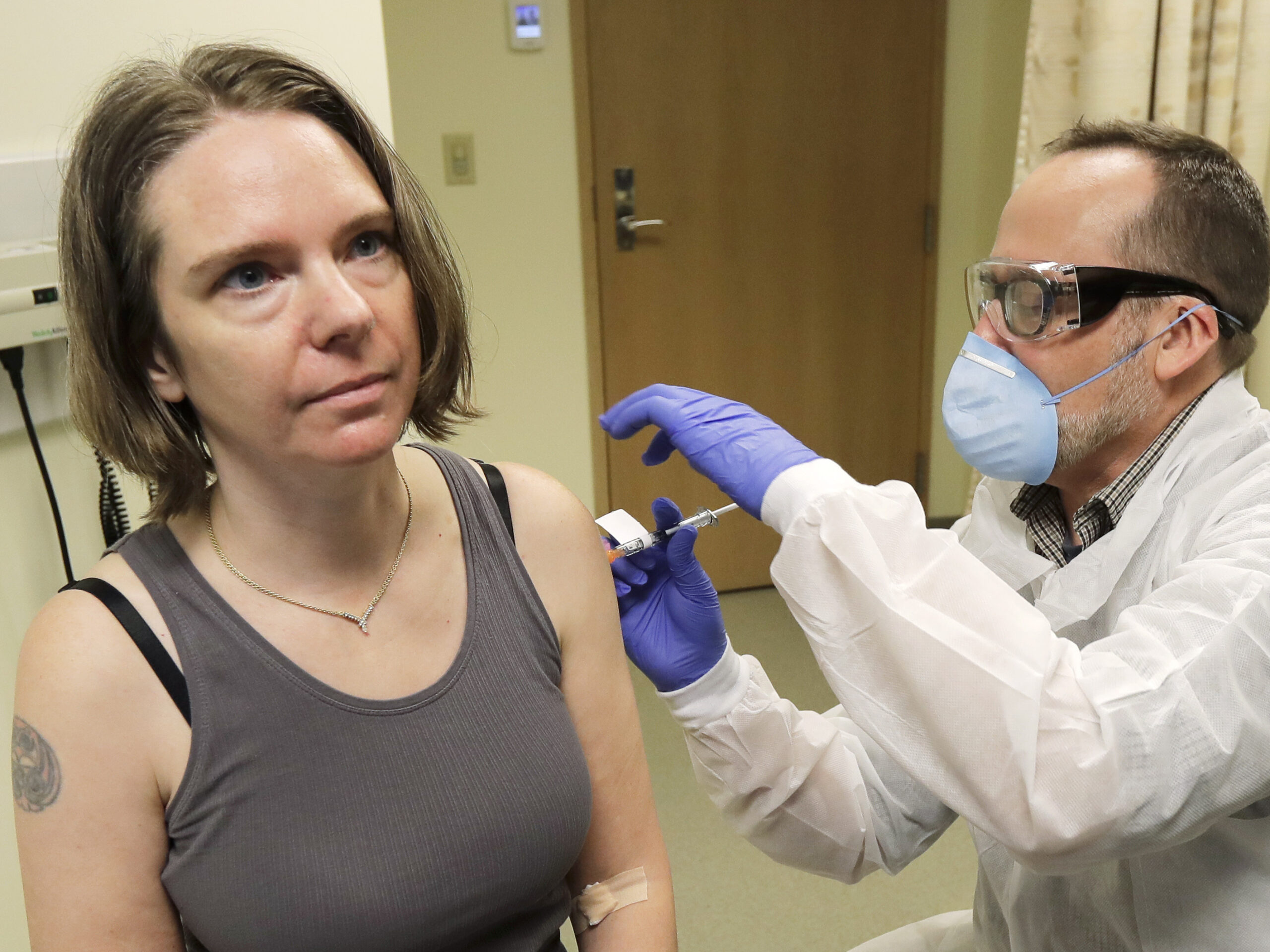 कोरोना वायरस वैक्सीन लगवाने वाली बनी ये पहली महिला, साझा किये अपने अनुभव