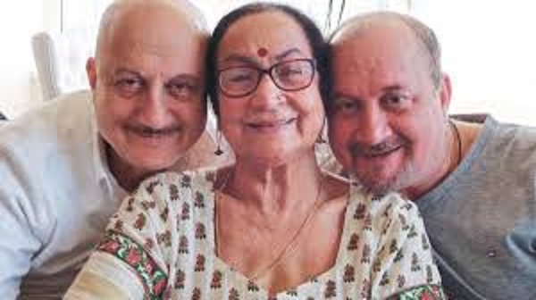 बॉलीवुड के ये सेलिब्रिटीज अब तक हो चुके हैं कोरोना पॉजिटिव