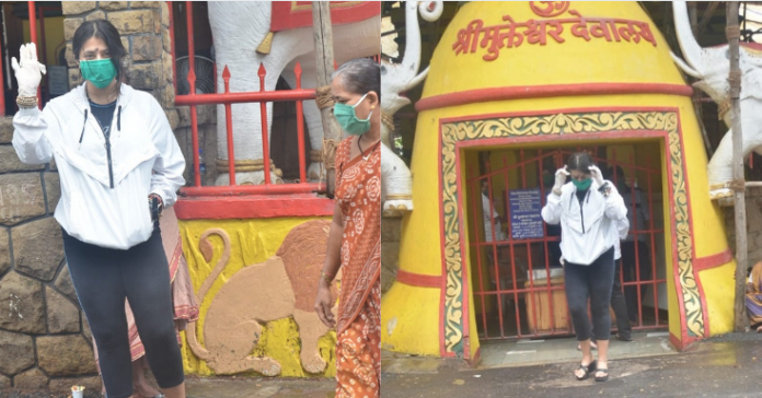 शनिदेव मंदिर में मत्था टेकने पहुंची एकता कपूर , सुशांत की याद में कर चुकी हैं ये नेक काम!