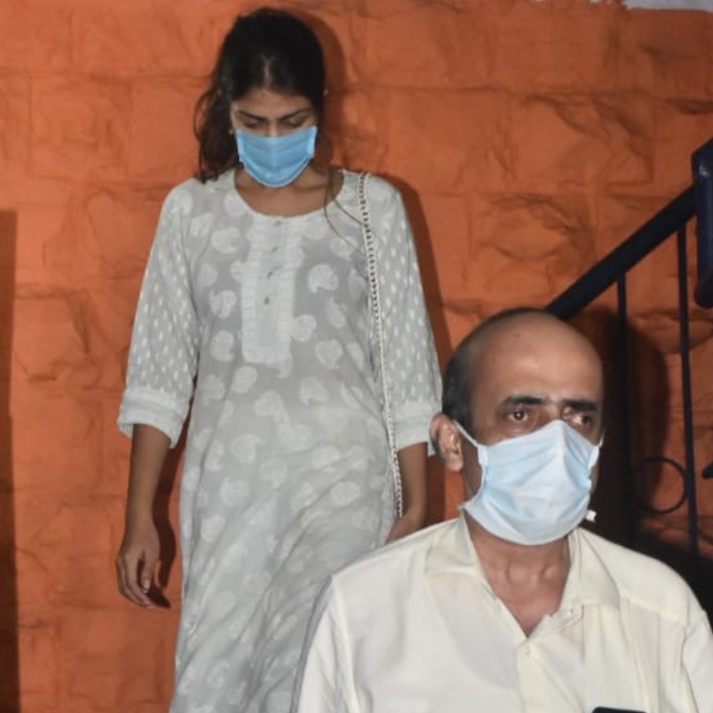 बड़ी खबर: सुशांत के पिता ने रिया पर लगाए हैं ये 10 बड़े आरोप, बुरी तरह फंसी अभिनेत्री
