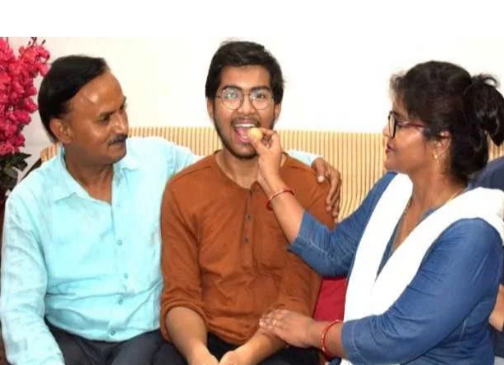 सीबीएसई 12वीं में फिसड्डी साबित हुआ पटना, लखनऊ की दिव्यांशी जैन को मिले 600 में से 600 अंक
