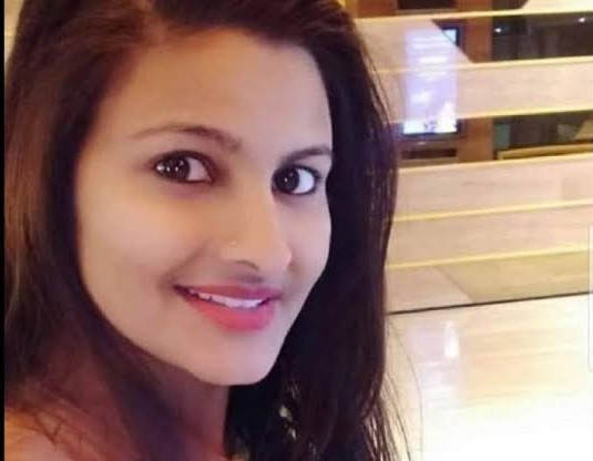 गुजरात की महिला पुलिसकर्मी को सत्ता की हनक से टकराने पर पड़ी डांट तो सरकार पर भड़क गए कुमार विश्वास