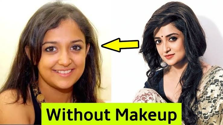 देखिए बिना मेकअप के कैसी दिखतीं हैं बॉलीवुड की ये फीमेल सिंगर्स