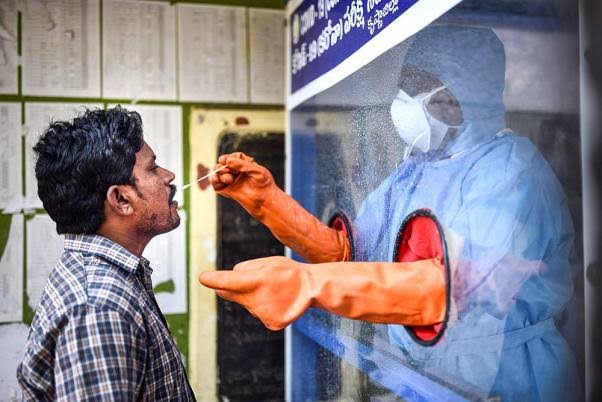 देश में तेजी से बढ़ रहा कोरोनावायरस, रेमेडिसविर की कालाबाजारी पर सख्त हुआ डीजीसीईआई