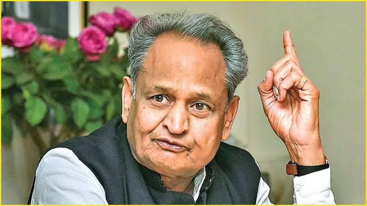 सरकार बचाने को फ्रंट फुट पर आए अशोक गहलोत, सचिन पायलट पर हमला करते हुए कहा......