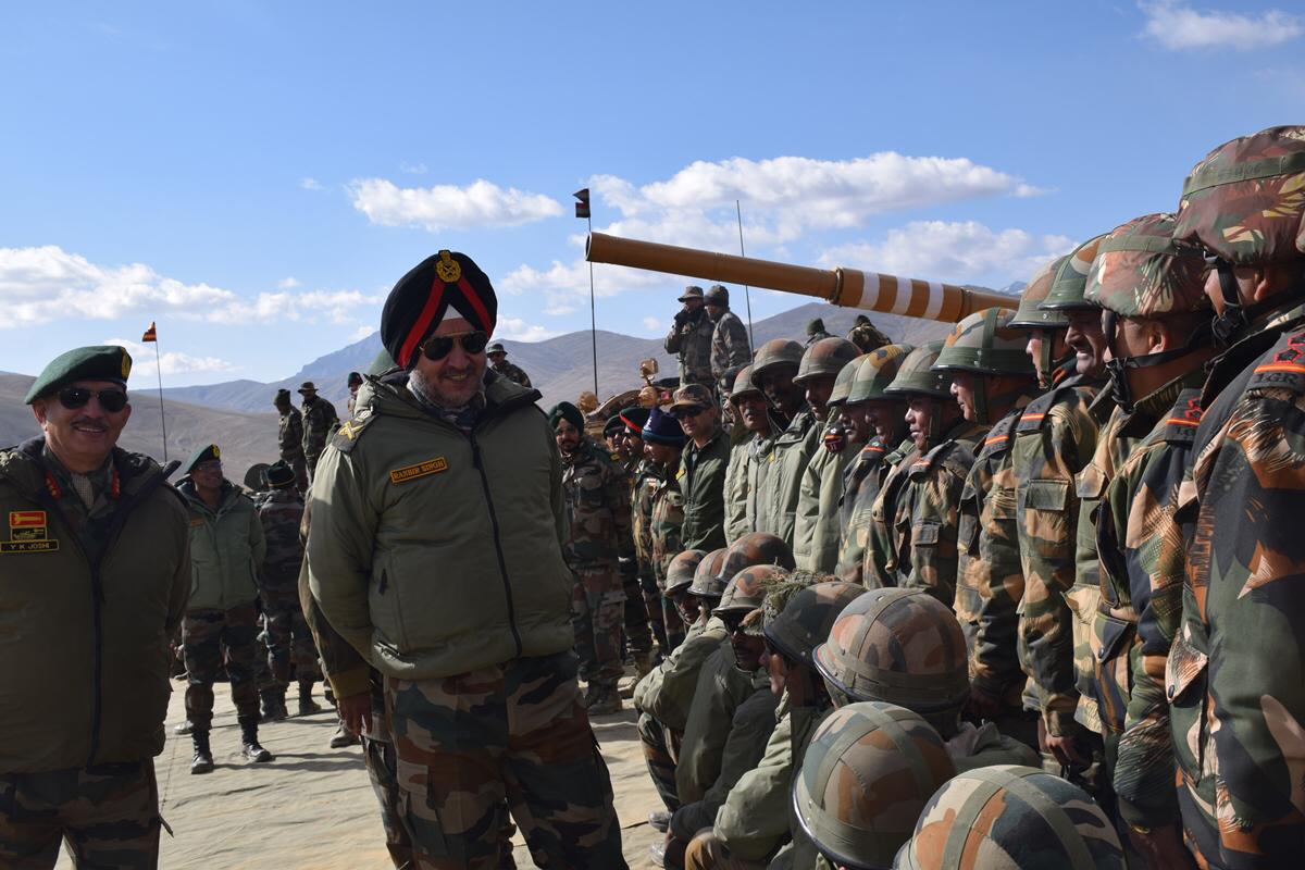 भारतीय सेना के 30 हजार जवानों को लद्धाख में किया गया तैनात, सहमा चीन