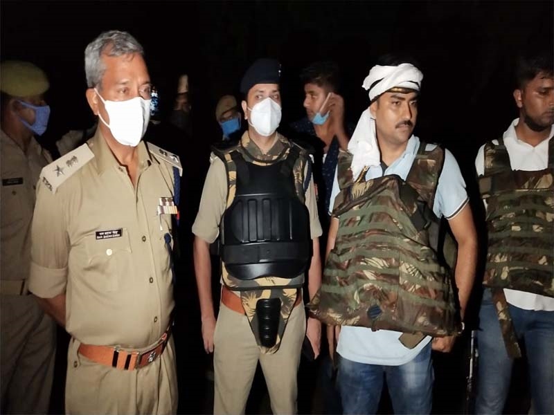 उत्तर प्रदेश पुलिस ने भदोही में एनकाउंटर कर मार गिराया 50 हजार का इनामी बदमाश