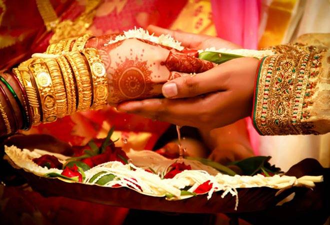 एक देश ऐसा जहाँ शादी के इतने दिन तक नहीं जा सकते शौचालय 2 एक देश ऐसा जहाँ शादी के इतने दिन तक नहीं जा सकते शौचालय