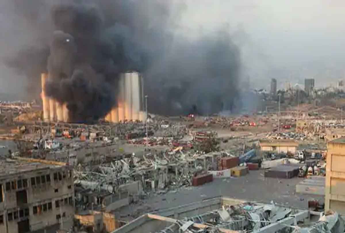 लेबनान के बेरूत पोर्ट पर विस्फोट, 100 की मौत, 3000 से अधिक लोग घायल, अब तक उठ रहा धुँआ