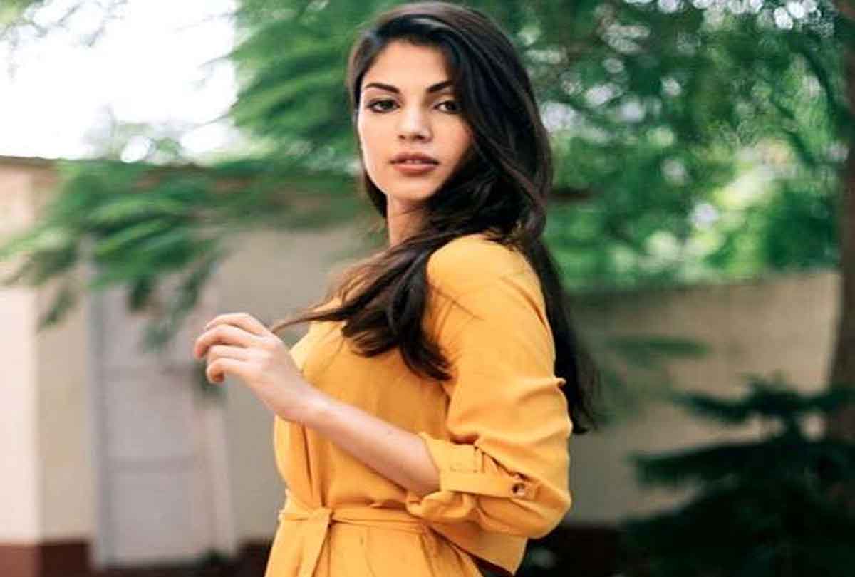 रिया चक्रवर्ती रातोंरात गायब हुईं, जानिए क्या है सच