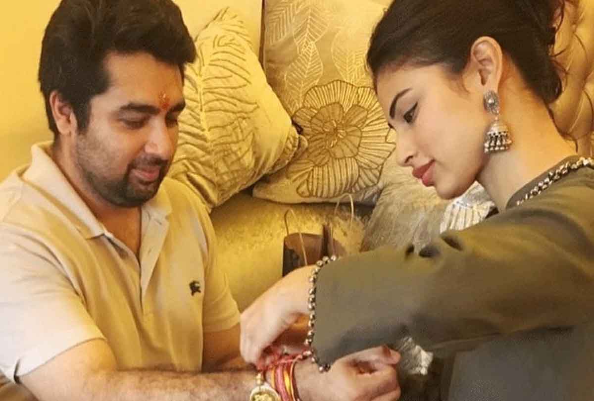 तैमुर ने सारा अली खान से बंधवाया राखी, देखें कैसे बॉलीवुड में मना राखी