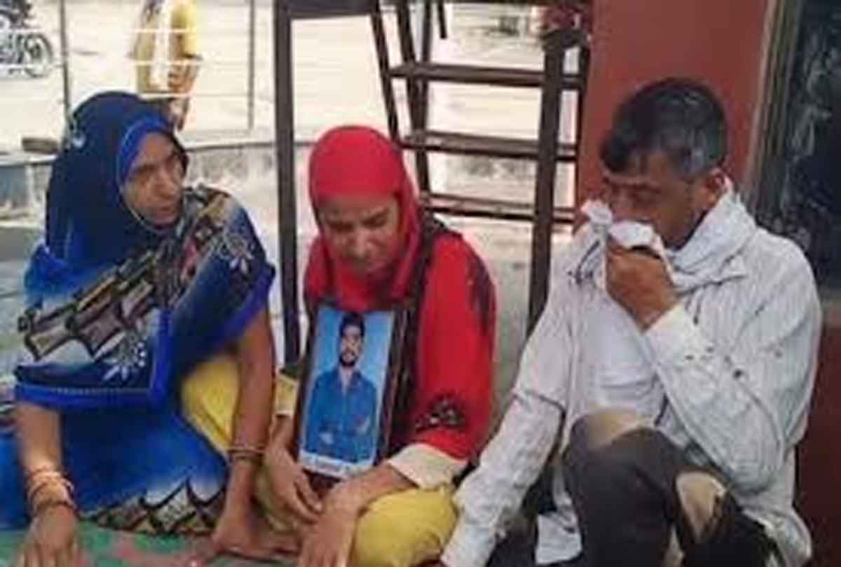 12 दिन में विकास को ढूढ़ एनकाउंटर करने वाली पुलिस अब तक संजीत की लाश तक नहीं ढूढ़ पाई