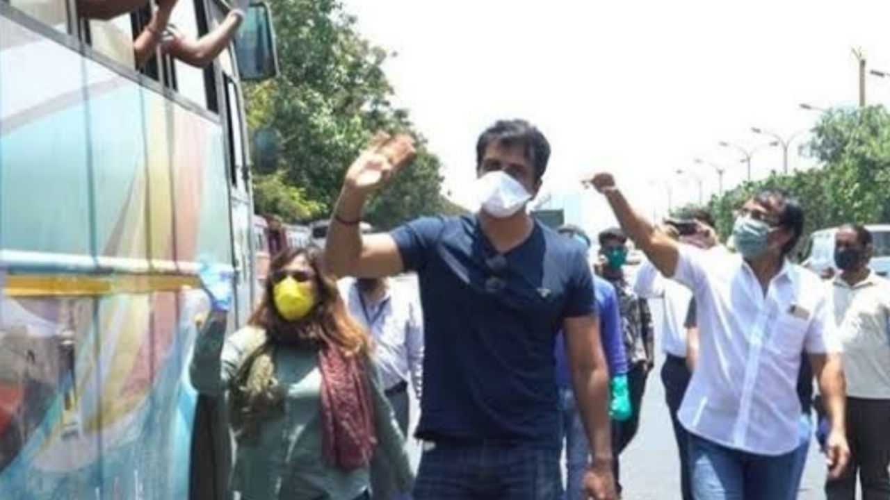 सोनू सूद निभाया अपना वादा, 1 लाख लोगों की नौकरी का किया इंतजाम