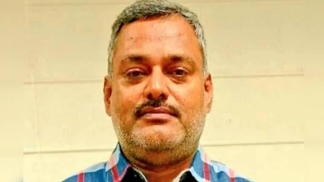 फोन पर दिया धमकी, विकास दुबे अपना भाई था पैसे दो वरना मार देंगे गोली