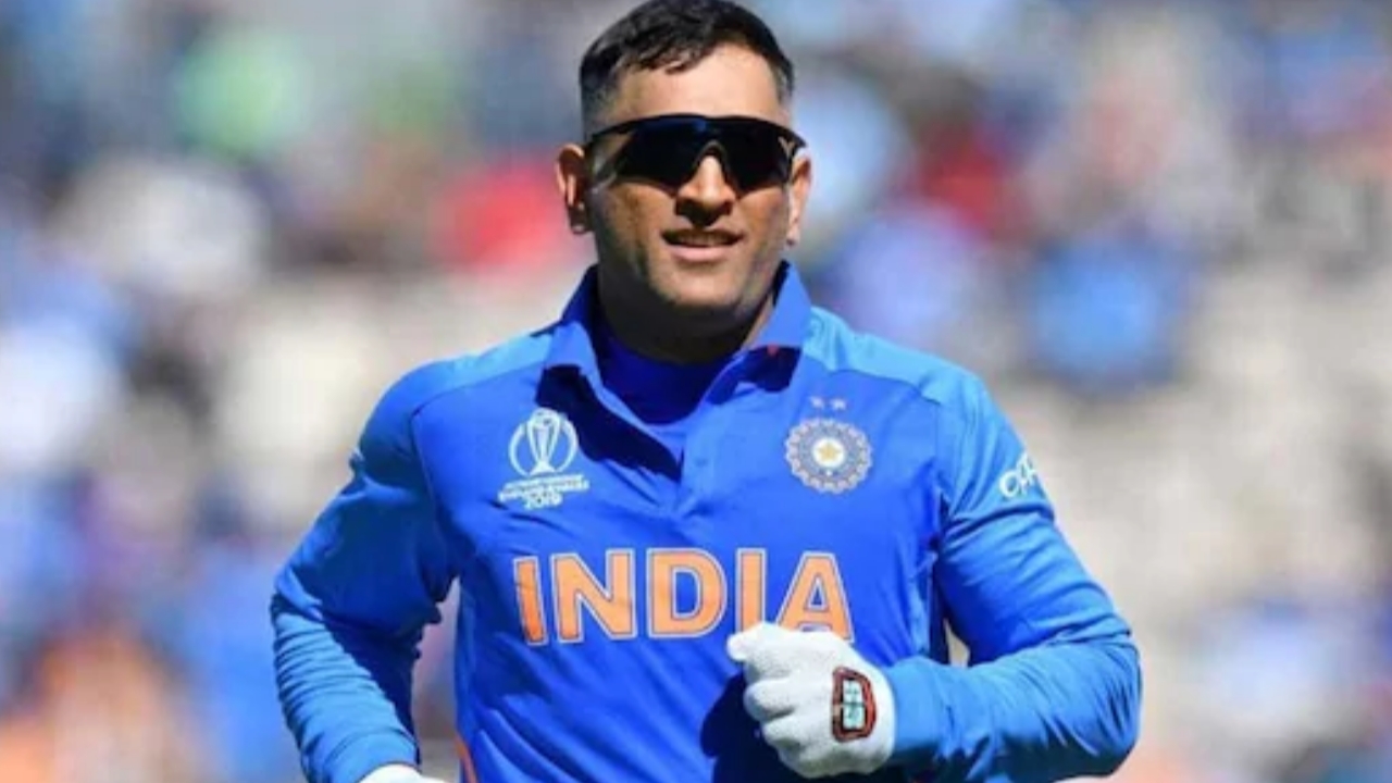 विराट कोहली की शादी में ही धोनी ने कहा जिस दिन मुझे हराने वाला खिलाड़ी मिला ले लूँगा संन्यास