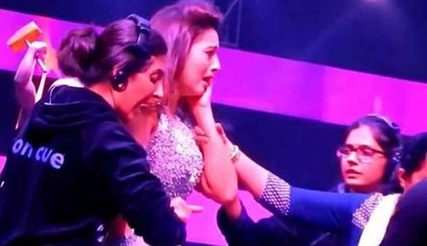 बॉलीवुड की ये 10 अभिनेत्रियां जो हो चुकी है भीड़ में छेड़खानी का शिकार