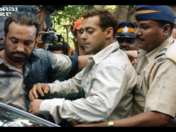 बॉलीवुड के 10 एक्टर जिन्होंने खाई है जेल की हवा, 1 सभी का पसंदीदा