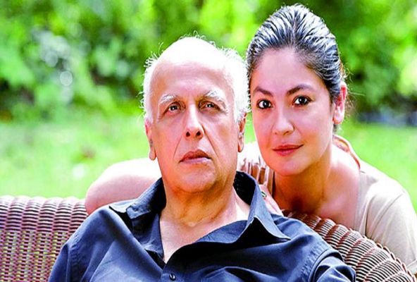 महेश भट्ट ने अपनी बेटी पूजा भट्ट को किया था लिपलॉक, जाने क्यों करना चाहते थे शादी