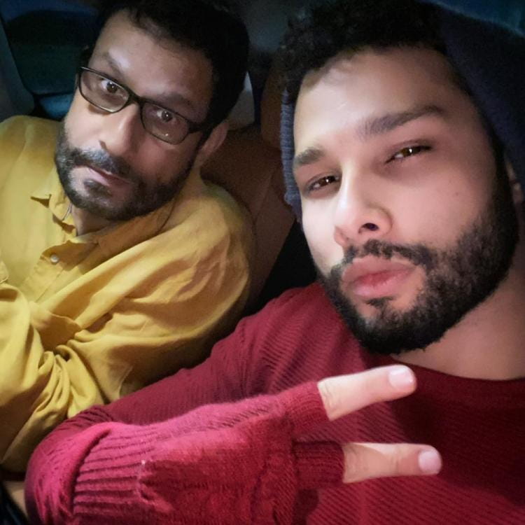 शानदार लाइफ जीने वाले बॉलीवुड के इन 10 फेमस एक्टर्स के पिता जीते हैं आम आदमी की ज़िंदगी