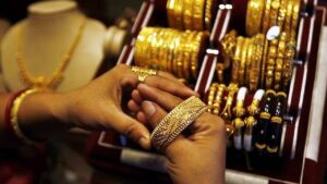 Gold Price : सोना खरीदने का सुनहरा मौका, भाव में आई उम्मीद से ज्यादा गिरावट