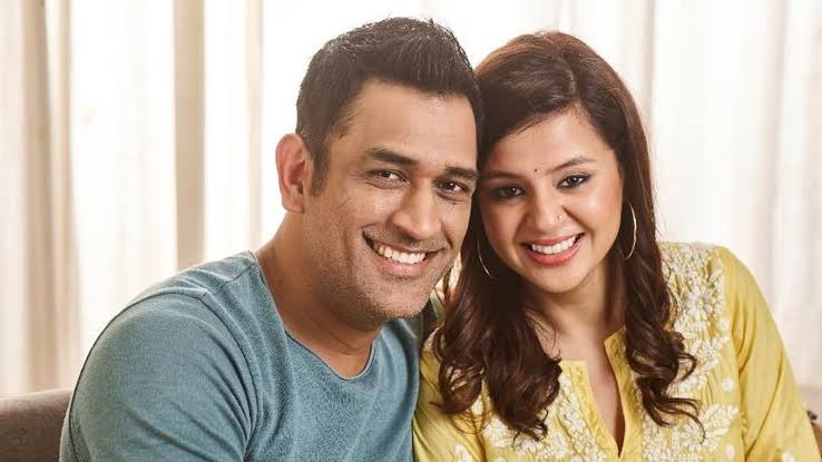 2 साल तक इस लड़की के पीछे रहे थे महेंद्र सिंह धोनी, तब बोली हाँ