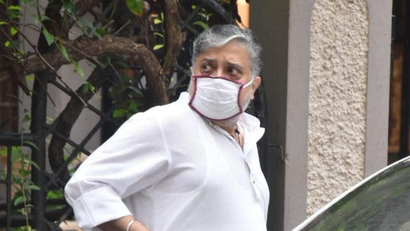 बिना मेकअप नजर आईं करीना कपूर, आँख के नीचे साफ दिखा काला धब्बा, देखें तस्वीरें
