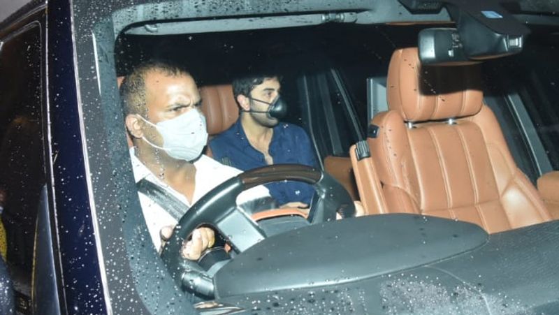 बिना मेकअप नजर आईं करीना कपूर, आँख के नीचे साफ दिखा काला धब्बा, देखें तस्वीरें
