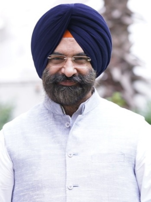 दीपिका पादुकोण का नाम ड्रग्स मामले में आने पर उठा बॉलीवुड पर सवाल, कहा गया नशेड़ी