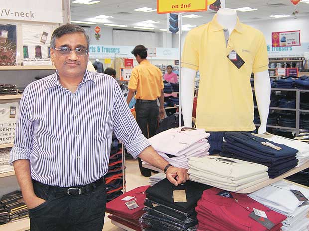 बिक गया बिग बाजार, जानिए कैसे कर्ज में डूबते गए रिटेल किंग किशोर बियानी