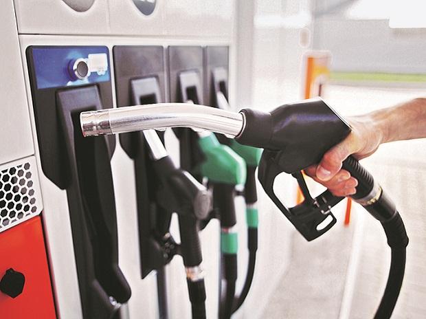 पेट्रोल-डीजल के दाम आज फिर हुए सस्ते, जानिए 1 लीटर का दाम