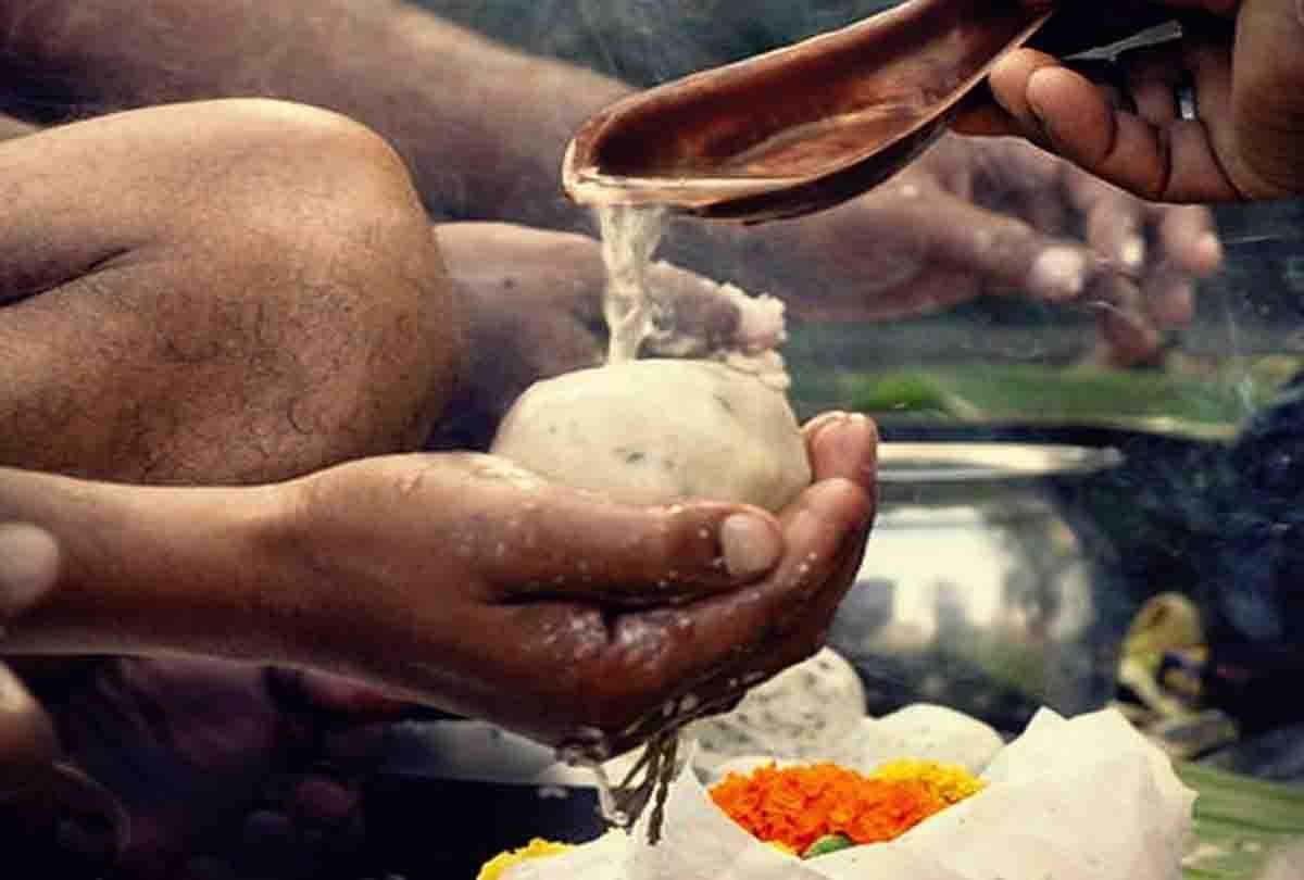 Pitru Paksha 2020: श्राद्ध में पितरों का आशीर्वाद पाने के लिए जरूर करें ये उपाय, दूर होगी जीवन की हर बाधा