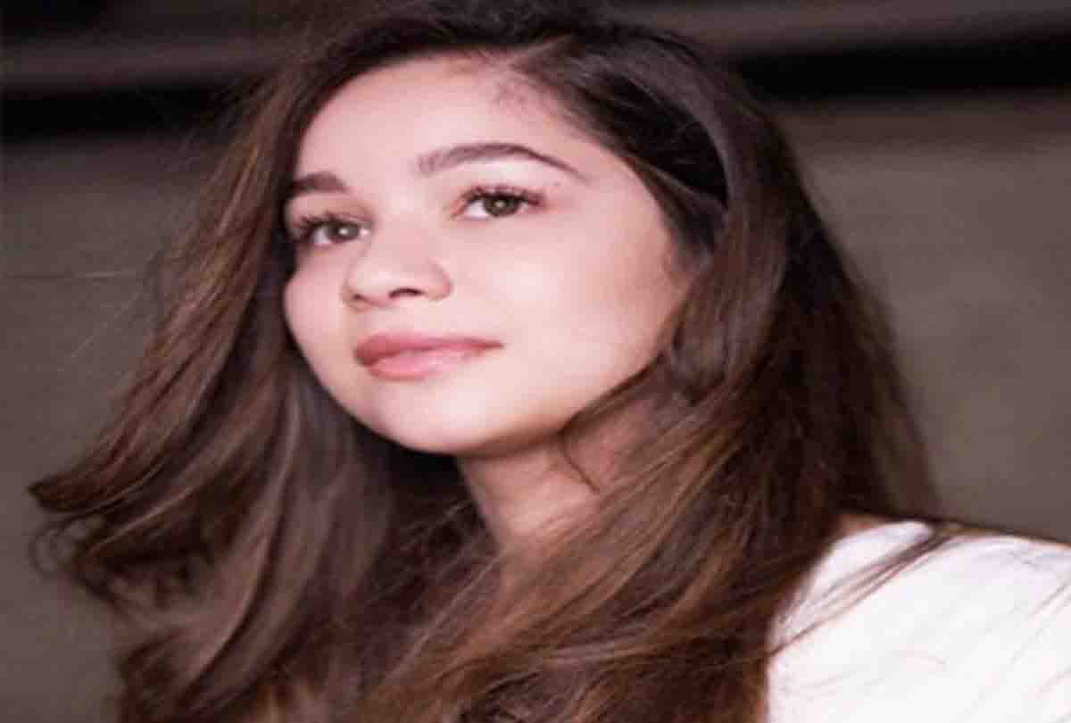 सचिन की बेटी सारा तेंदुलकर खूबसूरती में बॉलीवुड एक्ट्रेस को देती है मात, देखें तस्वीरें