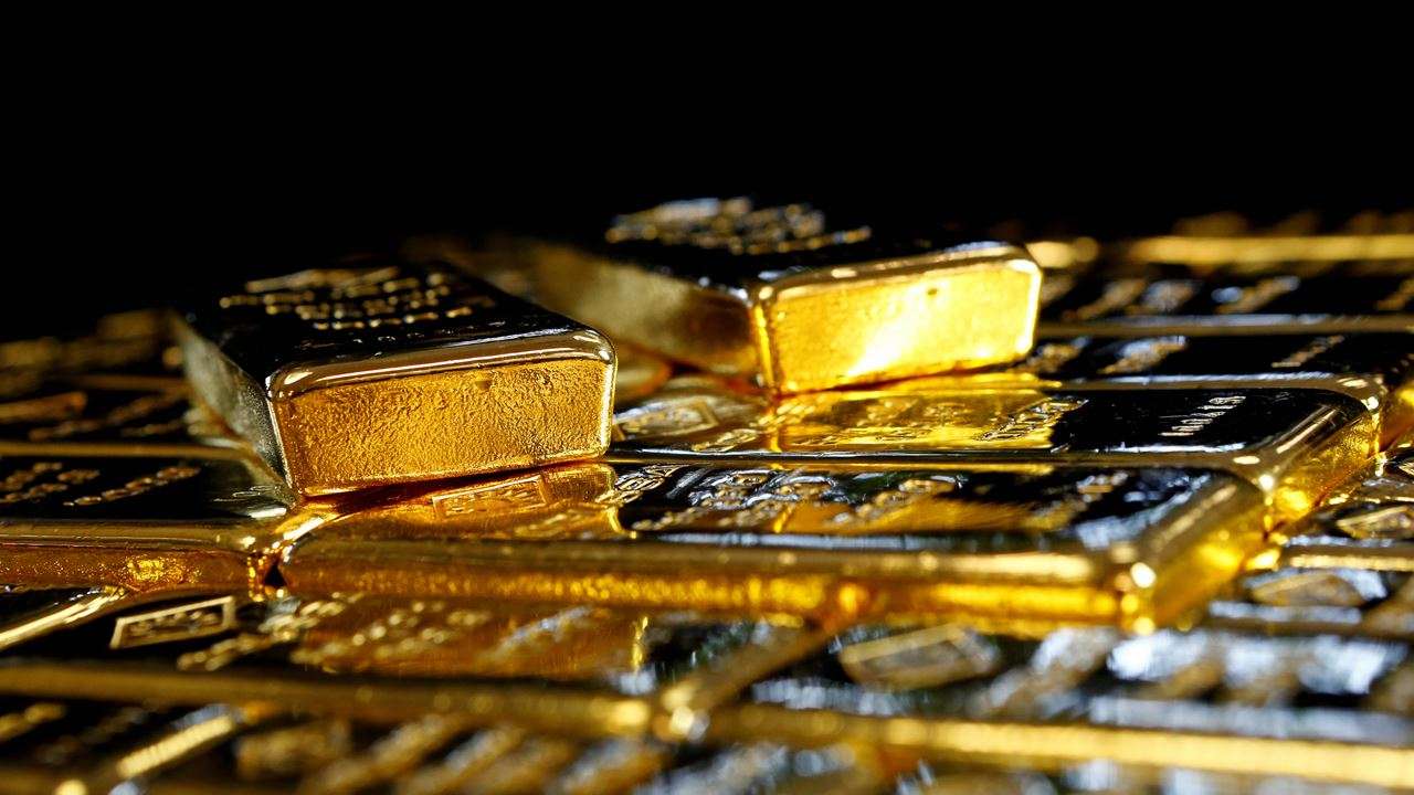 Gold Price: सोने और चांदी की कीमतों में आई उम्मीद से ज्यादा गिरावट, जाने आज का भाव