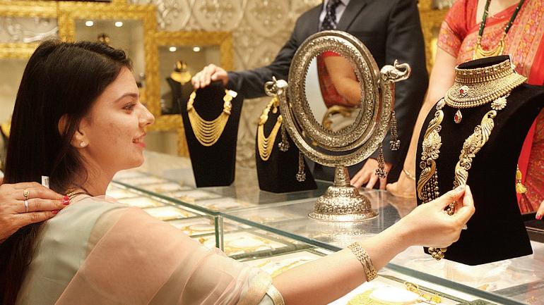 Gold Price: 5500 सस्ता हुआ सोना, अब मात्र इतने रूपये में खरीदें 10 ग्राम