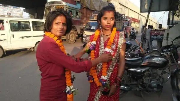 कानपुर में दो लड़कियों का प्यार चढ़ा परवान, थाने में की शादी