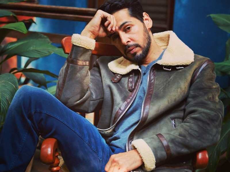 40 की उम्र में आज भी कुवारें हैं बॉलीवुड के ये सितारे