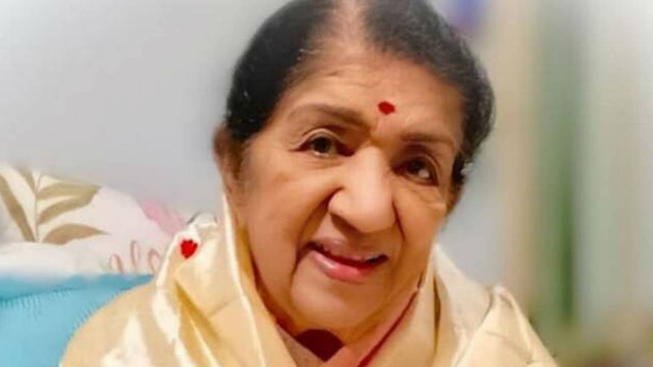 लता मंगेशकर ने इस वजह से तोड़ लिया था छोटी बहन से सारा रिश्ता